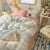 Set de Ropa de Cama para Bebé de Grado A Algodón Puro Cuatro Piezas Estilo Fresco Ins Algodón Lavado Dibujos Animados Lindos Estilo Crema Sábana Funda de Edredón