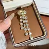 Impresionante anillo de diamantes vintage, diseño de nicho retro exquisito de lujo ligero con un toque de alta gama y artesanía intrincada