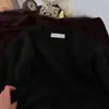 Suéter de punto de cuello redondo de alta gama en color marrón para mujer, temporada de otoño e invierno, suave y pegajoso de fufu lechoso, suéter interior para usar como capa base exterior
