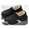 Pantuflas de algodón impermeables y completamente cerradas para hombres y mujeres, adecuadas para usar en interiores y exteriores en otoño e invierno, con suelas antideslizantes, forro cálido y suelas gruesas.; también disponible como calzado de trabajo para venta al por mayor