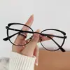 Gafas de moda ultraligeras y versátiles que cambian de color con luz azul, montura hueca simple, diseño metálico, estilo artístico de alta gama para mujer