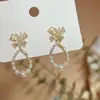 Pendientes Pequeños y Dulces de Mariposa de Zirconia con Perla Ovalada Estilo Femenino Lujo Ligero Moda de Gama Alta Pendientes Versátiles Pendientes