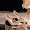 Sapato de Casamento Branco com Garça de Strass e Borboleta para Mulheres, Novo, Deslumbrante, de Alta Qualidade, Vestido de Casamento Xiuhe, Sapato de Casamento de Cristal de Uso Duplo, Cerimônia de Passagem para a Maioridade