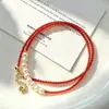 O dono da loja recomenda muito um colar de pérolas de água doce naturais de alta qualidade e cristais coloridos artificiais para o verão.