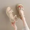 Sandálias Femininas Verão 2026 Novo Estilo com Combinação para Saia Sandálias de Tira Única com Fivela de Salto Grosso Leves Versáteis Sandálias de Moda