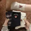 Calcetines de mujer estilo universitario coreano hasta la pantorrilla con estampado de cuadros, calcetines de algodón con oso de dibujos animados bordado, calcetines holgados retro de otoño e invierno