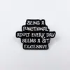 Broche Geométrico Criativo Fundo Preto Texto Branco Personalidade Esmalte Liga Combinado de Insígnia com Frase em Inglês Acessório de Fixação para Roupas