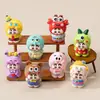 Bolsa Sorpresa de Dibujos Animados Estilo Shanghái Xiaoxin Partículas Lindas Adornos DIY Colgantes Llaveros Figuras Adornos de Escritorio Accesorios de Resina