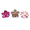 Clip de perfume para coche de camelia con incrustaciones de diamantes creativas transfronterizas, clip de fragancia de cristal para salida de aire acondicionado del coche