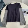 Camiseta de Estilo Coreano Retro con Mangas Rayadas y Look en Capas, Diseño de Moda con Parches de Bloques de Color, Top para Mujer