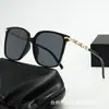 Gafas de sol con cadena y montura cuadrada 2024, de alta calidad, modernas y modernas, para mujer, transfronterizas, europeas y americanas, sencillas, para celebridades de Internet.