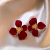 Brincos Grandes Florais Assimétricos Vermelhos Aveludados para Mulheres, Luxo Acessível, High-End, Brincos Elegantes e Atmosféricos Novos Brincos 2025