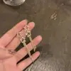 Brincos de Corrente com Pingente de Estrela de Cinco Pontas Exquisitos Coreanos Cravejados de Diamantes Super Brilhantes com Design Criativo e Brincos Versáteis Únicos