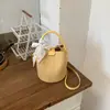 Bolsa de mão de outono transfronteiriça para mulheres 2026 nova versão coreana versátil bolsa de ombro transversal bolsa balde de seda da moda