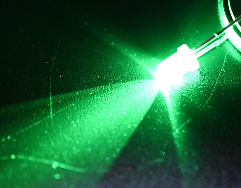 深圳白发绿灯绿光f3灯珠有边短脚3mm插件圆头透明高亮翠绿色led灯珠3V生产厂家