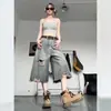 Jeans rectos para mujer de estilo americano con diseño deshilachado de borde crudo, nuevos pantalones cortos cropped vintage desgastados de verano.
