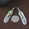 Colgante de Hoja Pluma de Aleación Estilo Similar a Yu Wenle Takahashi Goro Colgante de Plata Tibetana Joyería Acero Titanio Accesorios de Collar