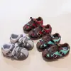 Tênis infantil, nova coleção outono 2026: tênis de treino alemães coloridos de couro para meninas, sapatos casuais antiderrapantes de sola macia para meninos