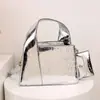 Bolsa de Mão com Design de Nicho Estilo Coreano Face Brilhante Feminina 2024 Nova Moda Bolsa Quadrada Pequena de Alta Qualidade Bolsa Transversal Versátil