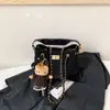 Bolso pequeño de cadena acolchado estilo Chanel con patrón de rombos, un bolso de axila vintage versátil y único, un bolso de mano delicado que se puede llevar en la mano o cruzar sobre el cuerpo