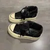 Zapatillas de lona de caña alta versátiles con suela gruesa para mujer, nuevas zapatillas de estilo japonés primavera/otoño 2025, zapatos que aumentan la altura para estudiantes petite, zapatillas blancas