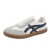 Zapatillas de entrenamiento alemanas versátiles de suela plana para estudiantes para mujer, nuevas de primavera-verano 2026 súper populares zapatillas casuales para mujer