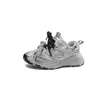 Sapatos de Pai para Meninas Primavera e Outono Novo Malha Respirável Tênis Esportivos Infantis Leve Prata Tênis de Corrida para Meninos Tendência
