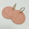 Fabricante Llavero de Cuero Dibujo Animado Impresión Redonda Logo Personalizado Cara Sonriente Accesorio Colgante para Equipaje Etiqueta de Cuero Colgante