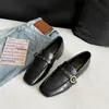 Mocasines cuadrados de tacón grueso estilo retro para mujer, con un diseño de inspiración británica, suela suave, estilo casual y moderno, detalle de hebilla metálica y diseño de meter, perfectos para el uso diario