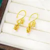 Brincos de Franja com Flor de Lírio-do-Vale Inlaid de Pérola Imitação Estilo Étnico para Mulheres Gancho de Orelha em Ouro de Areia Vietnamita Joia Versátil