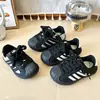 Zapatillas infantiles con puntera de concha 2026 otoño nuevo modelo zapatillas de skate para niños suela blanda estilo coreano zapatillas para bebé zapatillas casuales para niñas