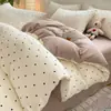 Conjunto de Lençol e Capa de Edredom de Gaze de Camada Dupla Quatro Peças, Conjunto de Roupa de Cama de Três Peças para Dormitório, Adequado para Todas as Estações, Bonito