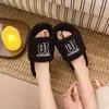 Pantuflas esponjosas transpirables que no aprietan los pies para mujer, se pueden usar afuera, ins 2026 otoño e invierno, pantuflas de algodón de felpa en capas con suela plana y correa única