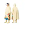 Impermeable infantil para estudiantes de primaria, ilustración de dibujos animados, niños y niñas, ala larga extendida con espacio para mochila, poncho de lluvia de cuerpo entero integrado