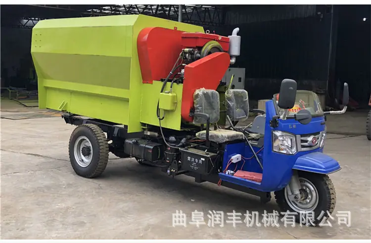 饲料搅拌撒料车