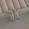 Brincos de Prata Banhados a Ouro 18K com Agulha Real e Zircônia em Formato de C, Brincos Estilosos e Luxuosos com Design Único, Joias de Orelha de Nicho