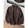 Cardigã de tricô redondo de alta qualidade, estilo americano, para homens, apresentando um visual outonal relaxado e casual com um toque de elegância old-money.