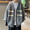 Cárdigan de punto casual a rayas para otoño e invierno para hombre, chaqueta holgada de cuello en V estilo coreano, suéter casual versátil para estudiante