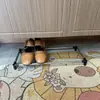 Zapatero pequeño, de varios niveles, simple para uso doméstico, adecuado para dormitorios estudiantiles, recibidores y apartamentos de alquiler; un zapatero pequeño y estrecho