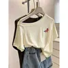 Camiseta Popular Americana de Algodão com Flocos de Neve, Gola Assimétrica, Manga Curta para Mulheres, Nicho Único, Vestível, Moda que Rejuvenesce, Top de Verão