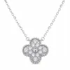 Collar de trébol de cuatro hojas totalmente engastado con moissanita, chapado en oro blanco, para mujer, cadena para la clavícula exquisita, versátil, elegante y estilosa, un regalo para una novia
