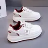 Sapatos Femininos, novos tênis brancos populares respiráveis de outono, com sola grossa, que aumentam a altura, confortáveis, sapatos casuais versáteis, tênis 8503
