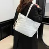 Bolso Tote de Moda Repujado Personalizado para el Trabajo Bolso de Hombro Nuevo Otoño e Invierno 2025 Bolso de Mujer Bolso de Gran Capacidad