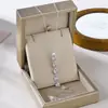 Nueva Cadena de Clavícula de Lujo Versátil con Microincrustaciones de Diamante y Tachuelas de Acero de Titanio para Suministro Transfronterizo Accesorios de Joyería que no se Desvanecen