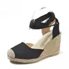 Sandalias de cuña para mujer de talla grande, nuevas para el verano 2026, con suela gruesa, puntera cerrada, talón cerrado, correa en el tobillo, superficie de tela y sandalias de cuerda de yute para mujer