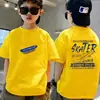 Camiseta estampada moderna y genial de estilo americano para niños, nueva colección de verano para niños pequeños, camisa holgada y versátil de manga corta