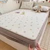 Lençol de cama acolchoado à prova d'água Tipo A, peça única, capa de cama antiderrapante, protetor de colchão de cobertura total, capa de cama resistente à sujeira e à prova de poeira, 3 peças