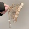 Presilha de Cabelo Feminina Grande de Tubarão com Borboleta de Strass, Pérola Rosa e Franja