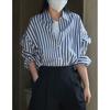 Nova Camisa Listrada Francesa Simples de Outono Silhueta Solta Preguiçosa Emagrecedora Temperamento Gola Reversível Manga Longa Top para Mulheres