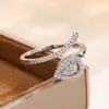 Brazalete abierto con incrustaciones de diamantes, de estilo transfronterizo, adecuado para bodas, cenas y eventos, ofreciendo un brazalete de circón de lujo ligero, de alta gama y nicho